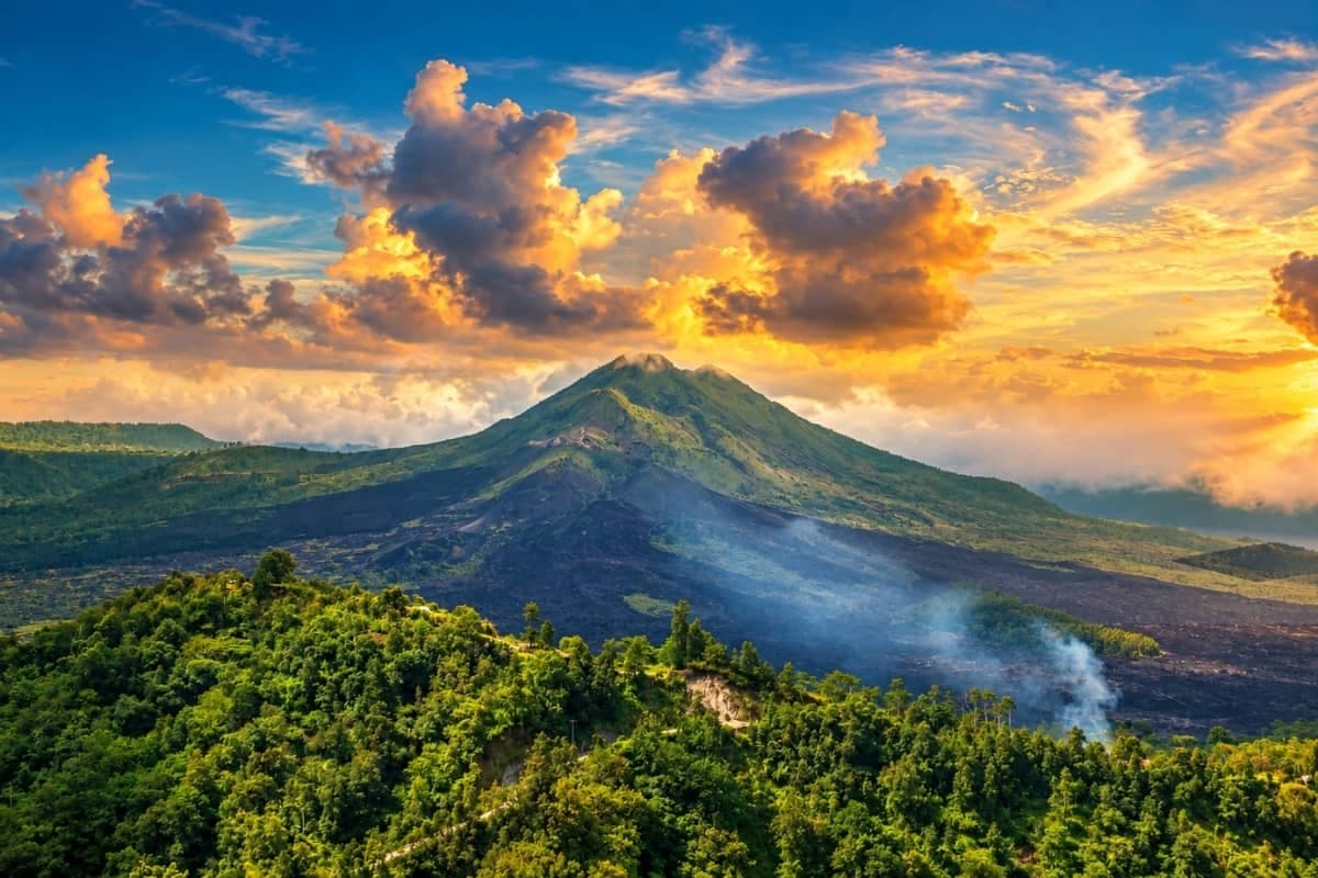 Núi lửa Batur: Trải nghiệm leo núi đón bình minh ngoạn mục ở Bali