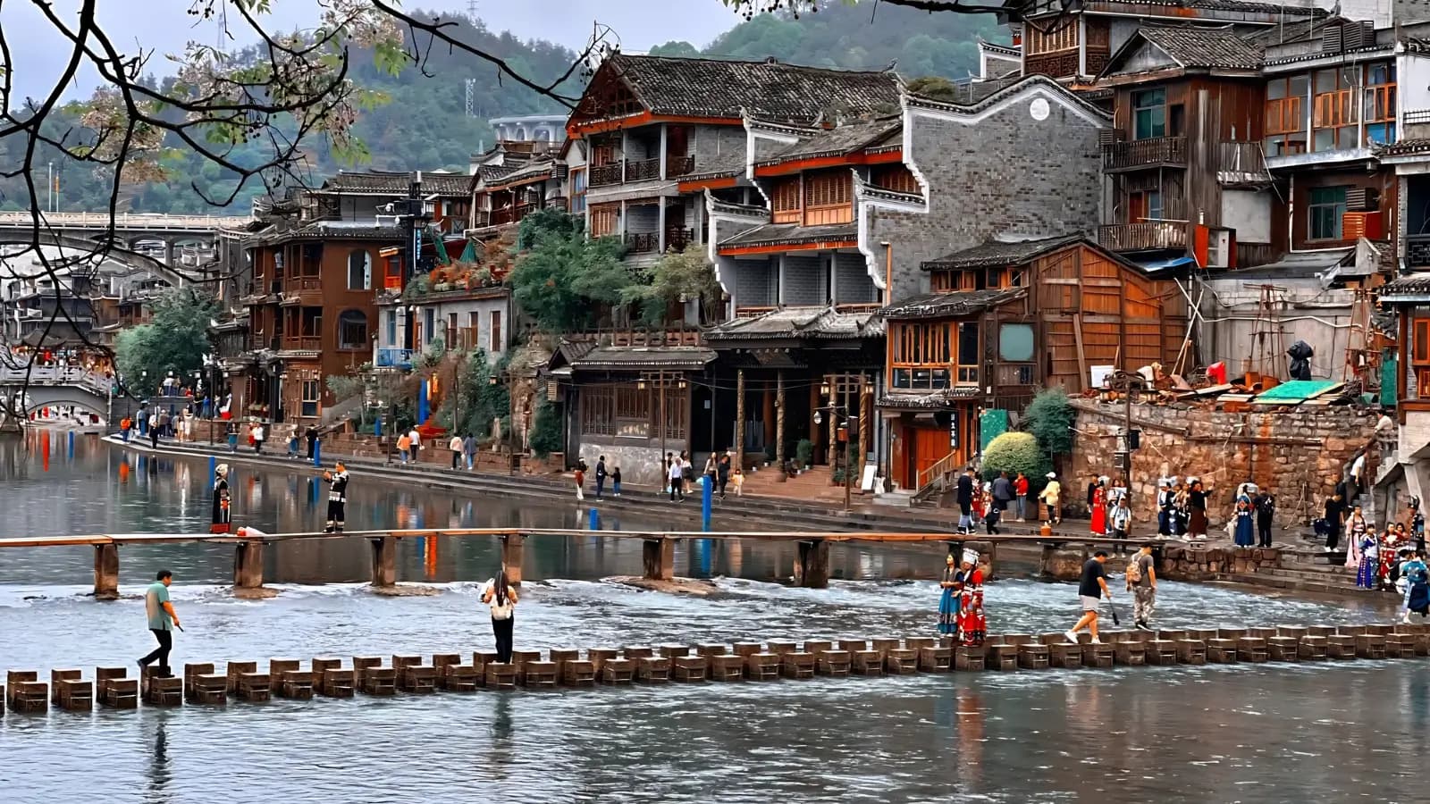 Tour Trung Quốc 5 ngày 4 đêm: Trùng Khánh - Phượng Hoàng Cổ Trấn - Trương Gia Giới