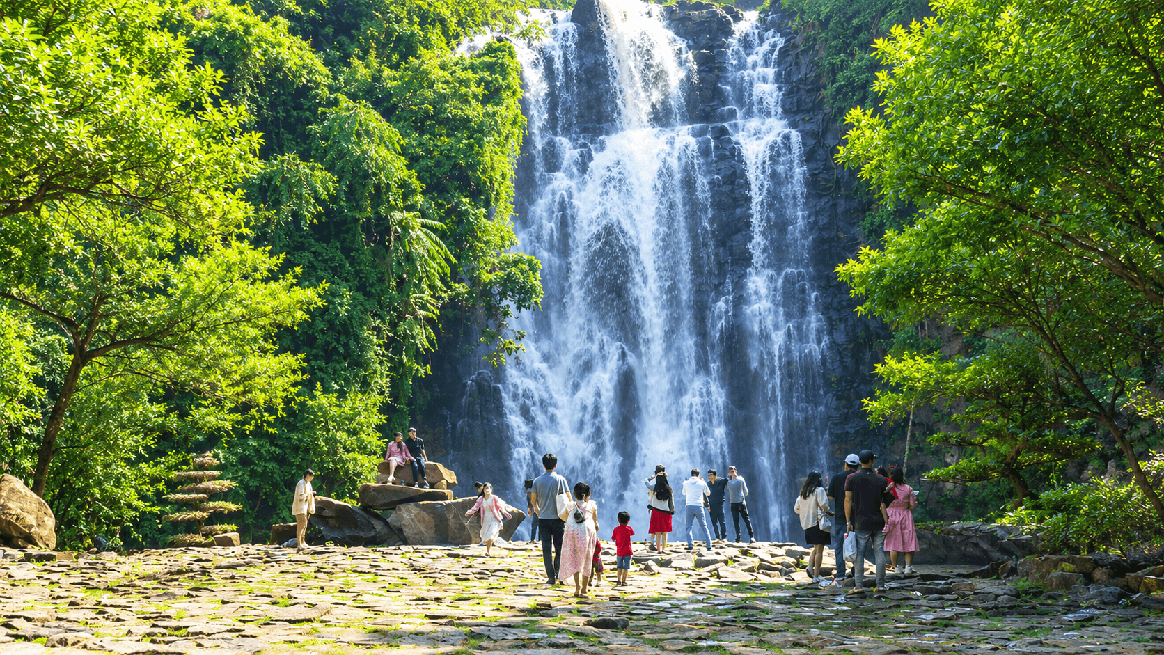 Nhóm bạn