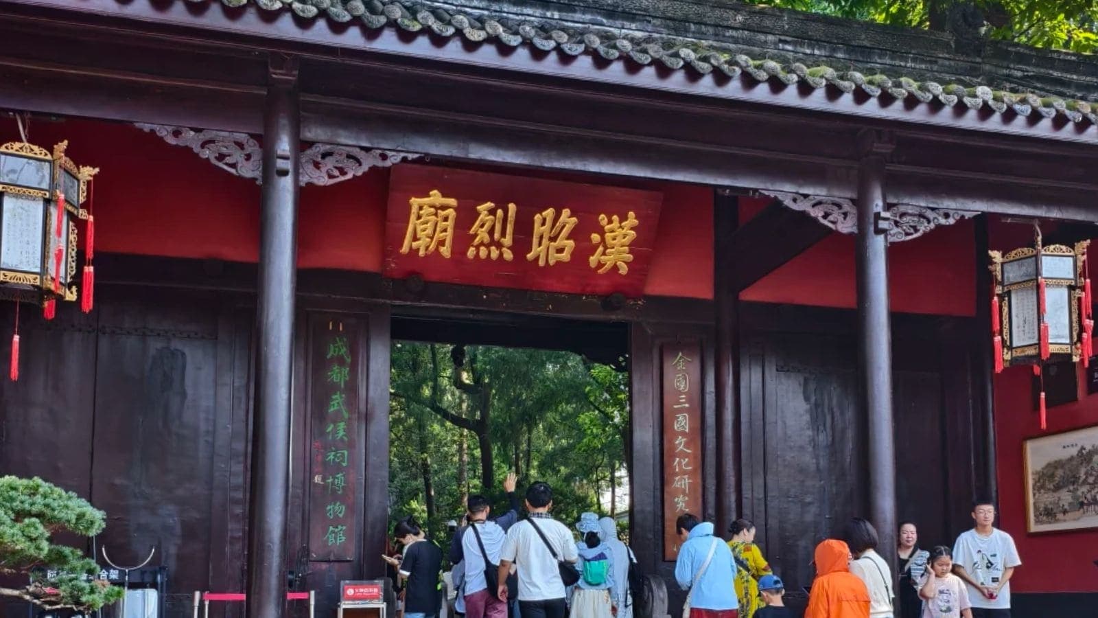 Nhóm bạn