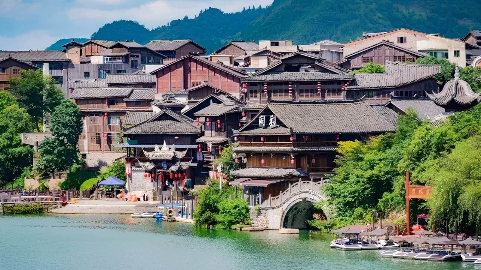 Tour Trung Quốc 5 Ngày 5 Đêm: Trung Quốc (Quý Dương - Hưng Nghĩa - Bàn Châu - Tây Giang)