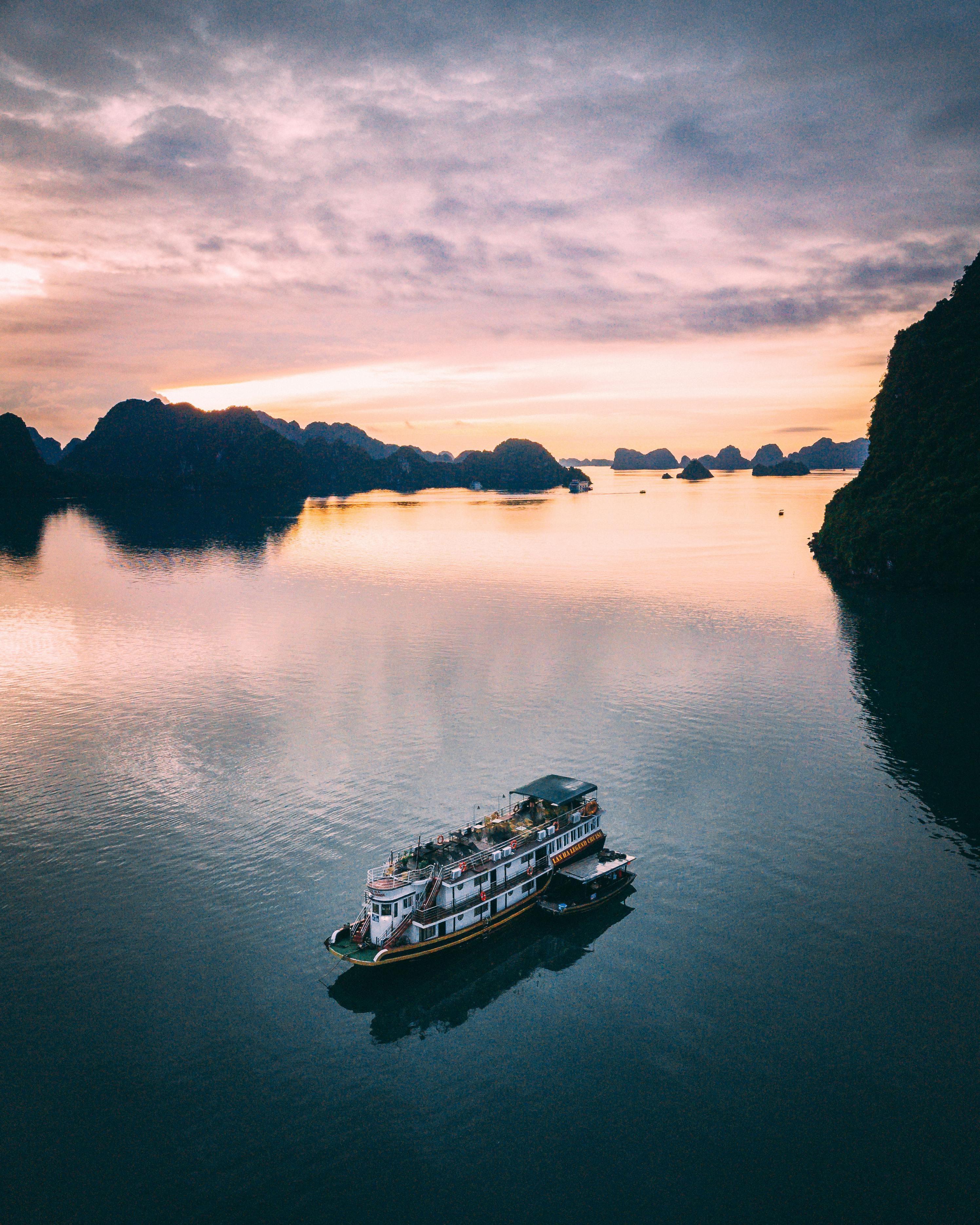 Vietnam Honeymoon Package 6D5N Hanoi – Halong – Da Nang